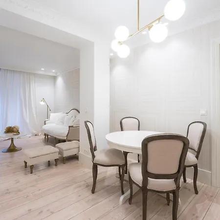 Brand New I Beachfront I 3 Min Old Town Anvers Apartment