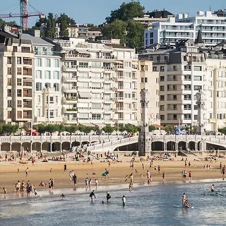 Brand New I Beachfront I 3 Min Old Town Anvers Apartment *